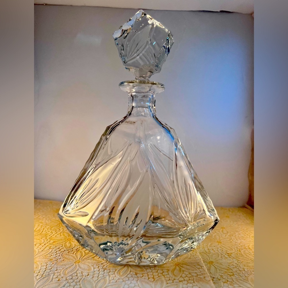Godinger Dublin Collection Triangular Crystal Whiskey Liquor Decanter 61 ml